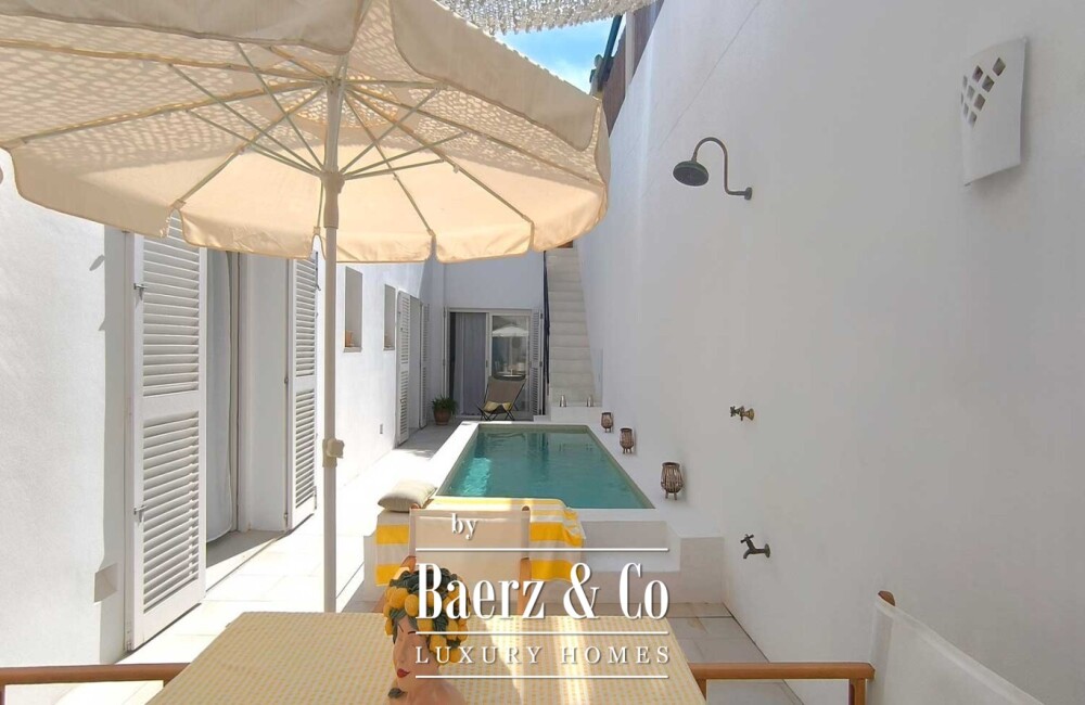 MENORCAN HOUSE WITH POOL FOR SALE IN THE OLD TOWN OF CIUTADELLA DE MENORCA NEAR FISH MARKET image