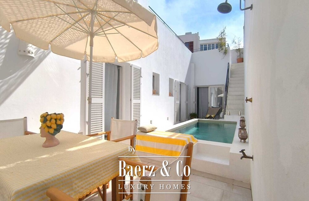 MENORCAN HOUSE WITH POOL FOR SALE IN THE OLD TOWN OF CIUTADELLA DE MENORCA NEAR FISH MARKET image