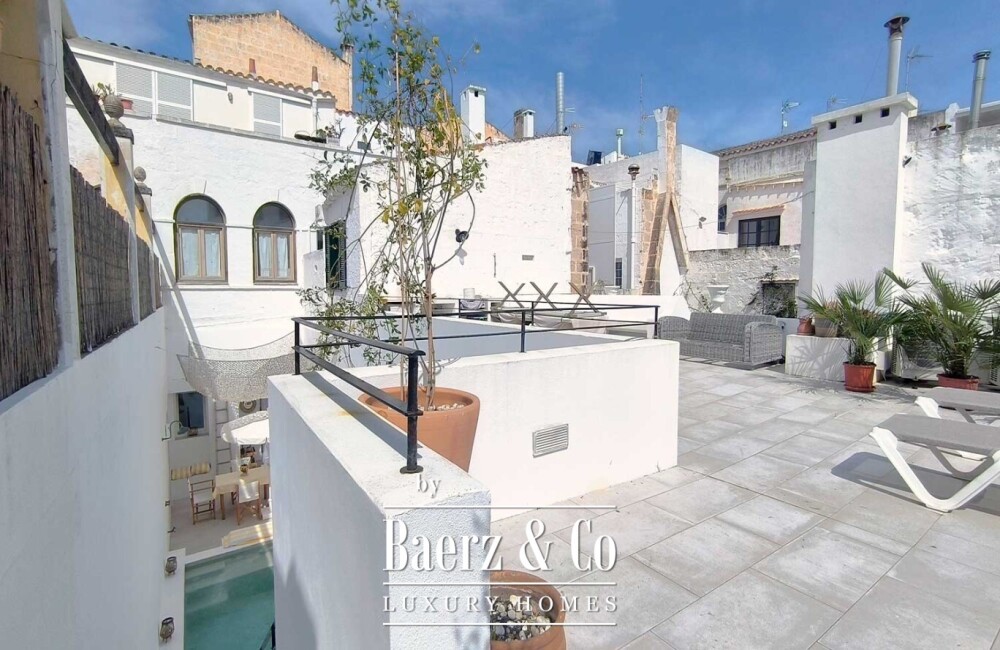MENORCAN HOUSE WITH POOL FOR SALE IN THE OLD TOWN OF CIUTADELLA DE MENORCA NEAR FISH MARKET image