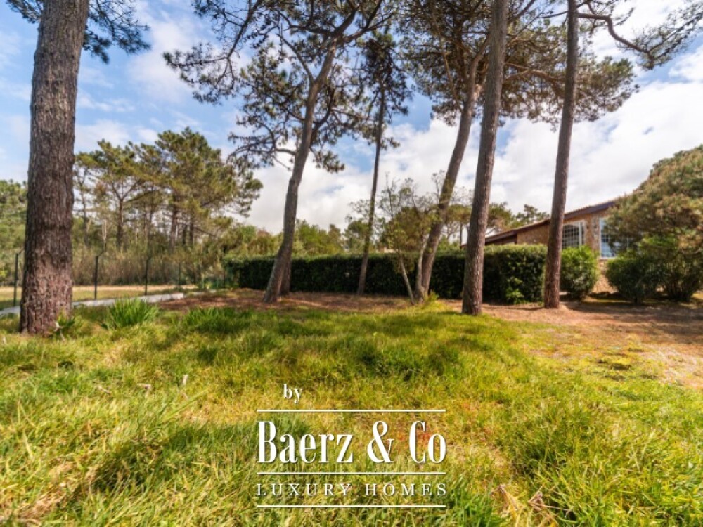 Single storey 3 bedroom villa with swimming pool, tennis court and plot of 5,320 sqm in Fontanelas, Sintra image