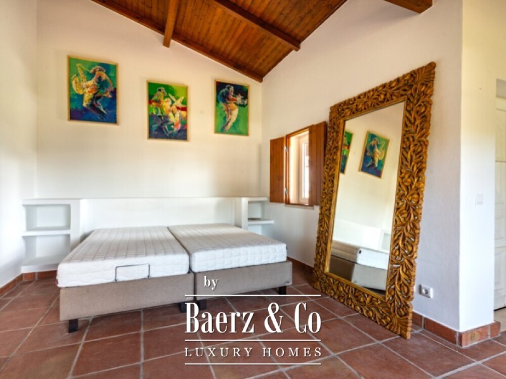 Single storey 3 bedroom villa with swimming pool, tennis court and plot of 5,320 sqm in Fontanelas, Sintra image