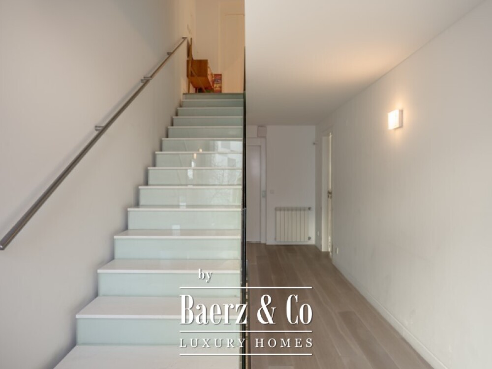 House 4 Bedrooms + 3 Sale Lisboa image