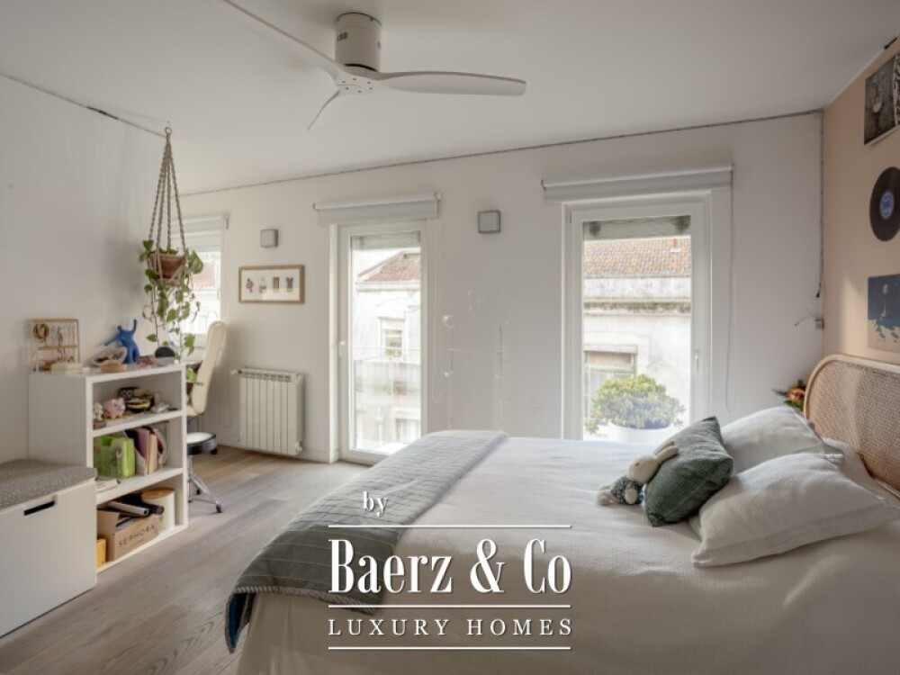 House 4 Bedrooms + 3 Sale Lisboa image