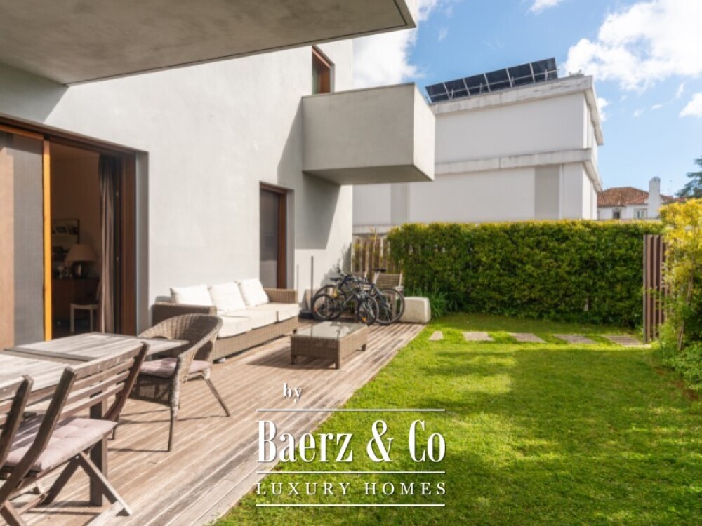 Luxury 2 Bedroom Apartment with Private Garden in Restelo, inserted in a condominium of excellence image