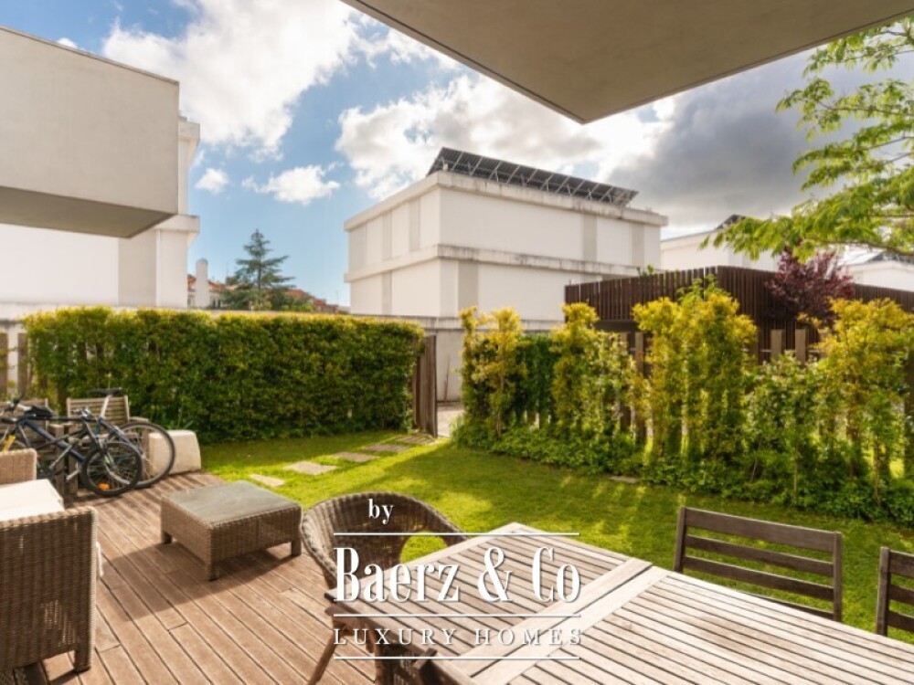 Luxury 2 Bedroom Apartment with Private Garden in Restelo, inserted in a condominium of excellence image