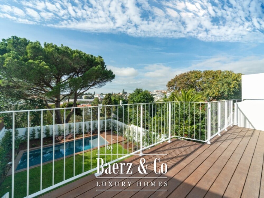 House T4 +1 in Monte Estoril image