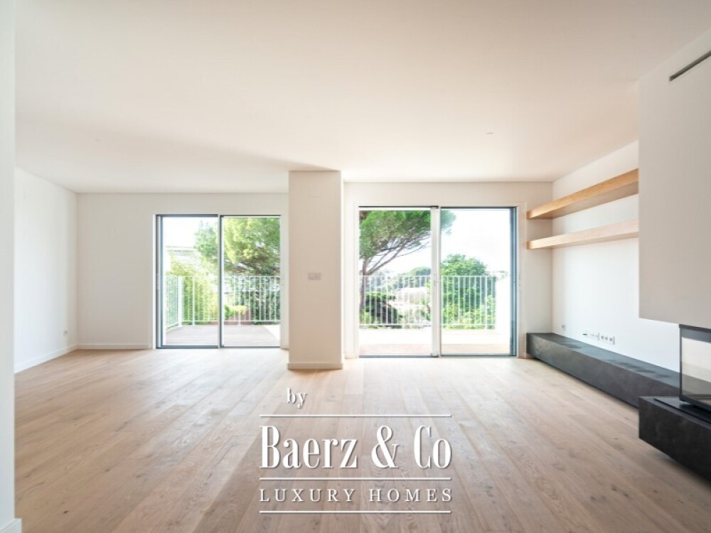House T4 +1 in Monte Estoril image