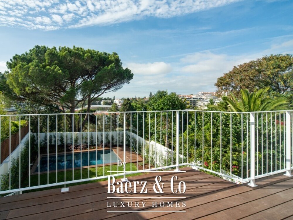 House T4 +1 in Monte Estoril image