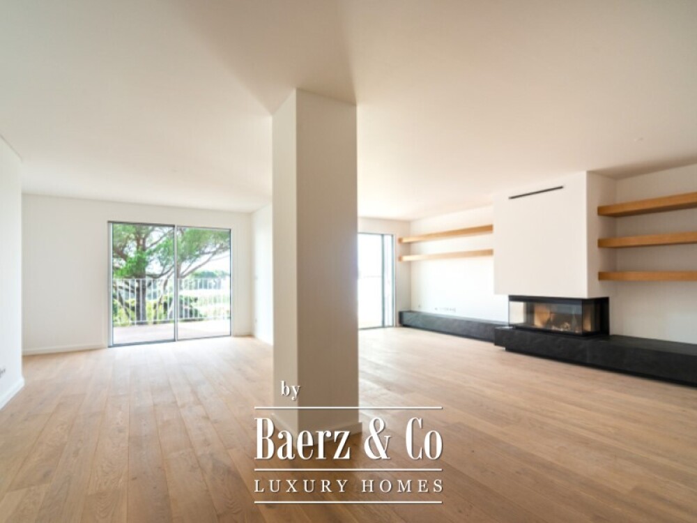 House T4 +1 in Monte Estoril image