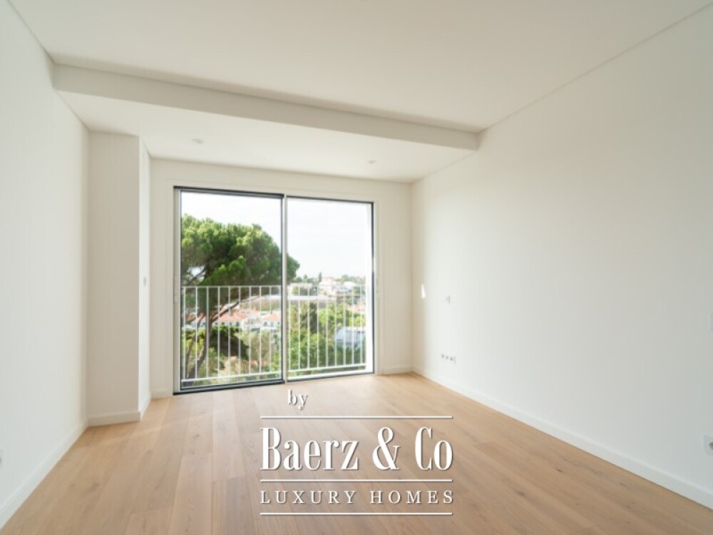 House T4 +1 in Monte Estoril image