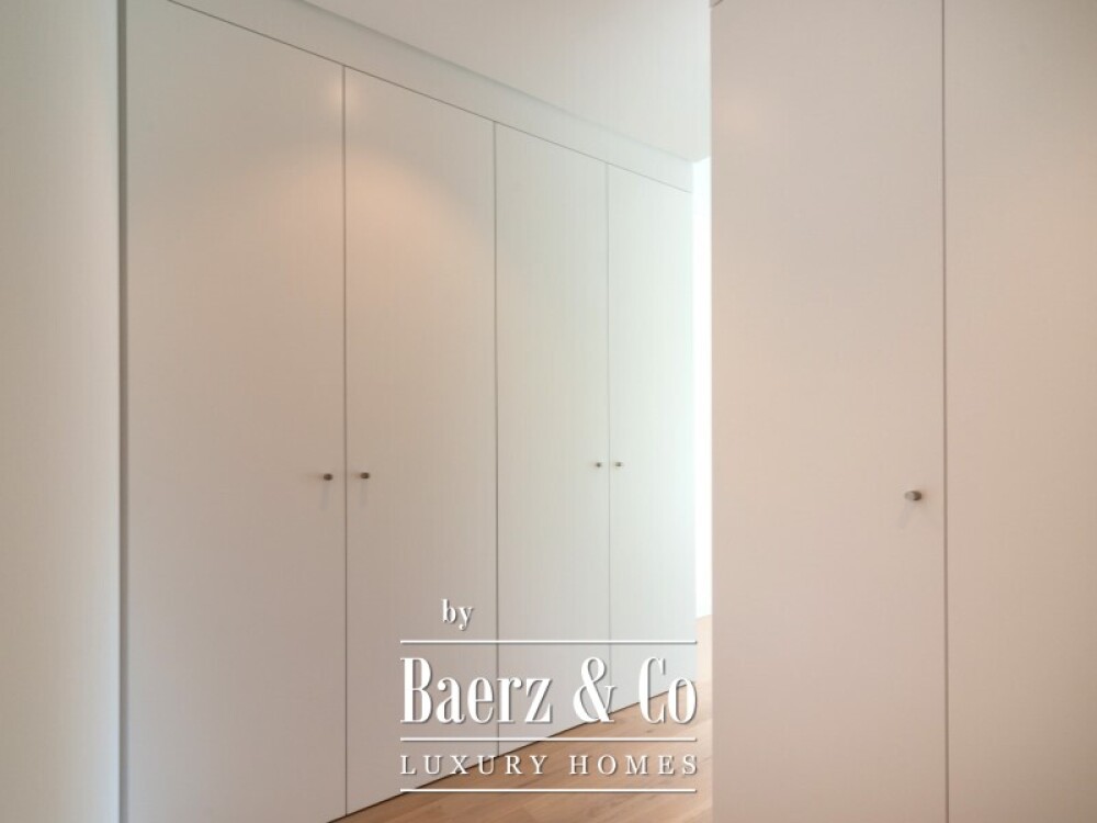 House T4 +1 in Monte Estoril image