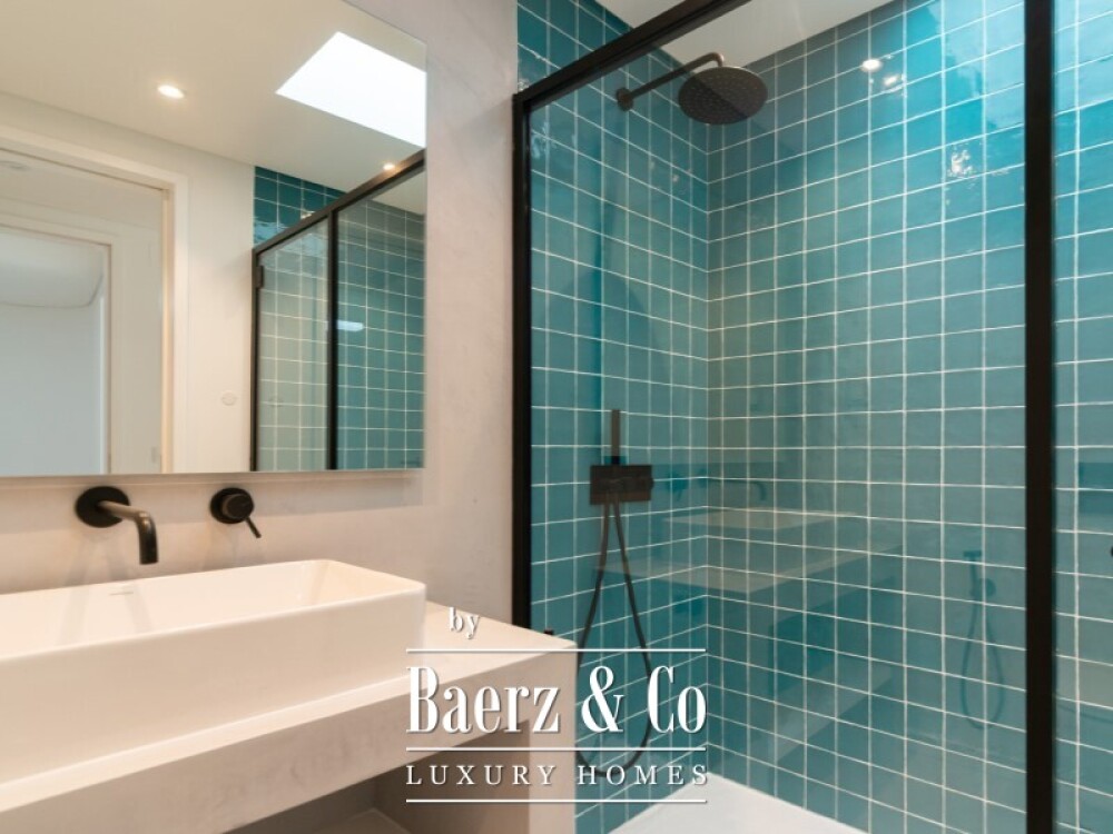 House T4 +1 in Monte Estoril image