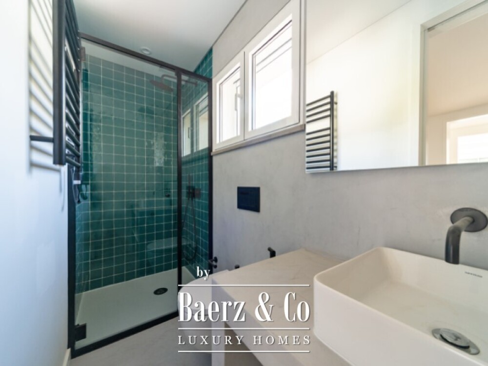 House T4 +1 in Monte Estoril image