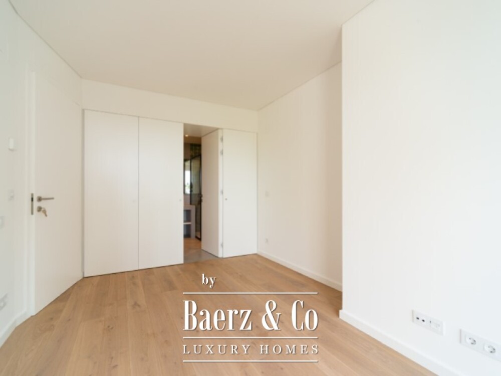 House T4 +1 in Monte Estoril image