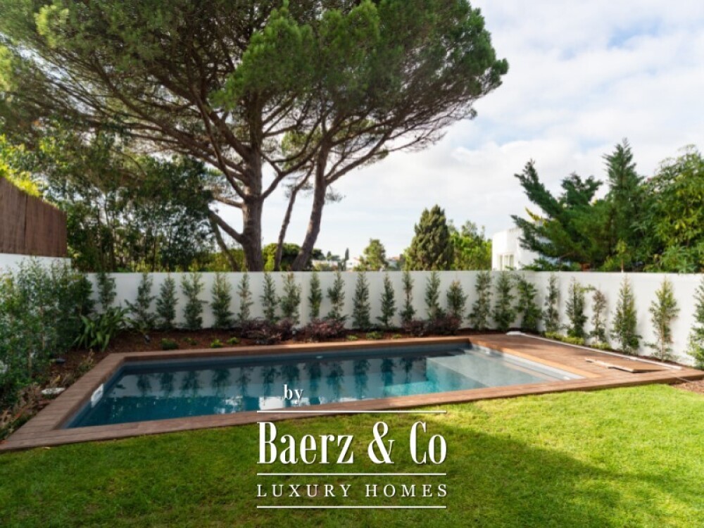 House T4 +1 in Monte Estoril image