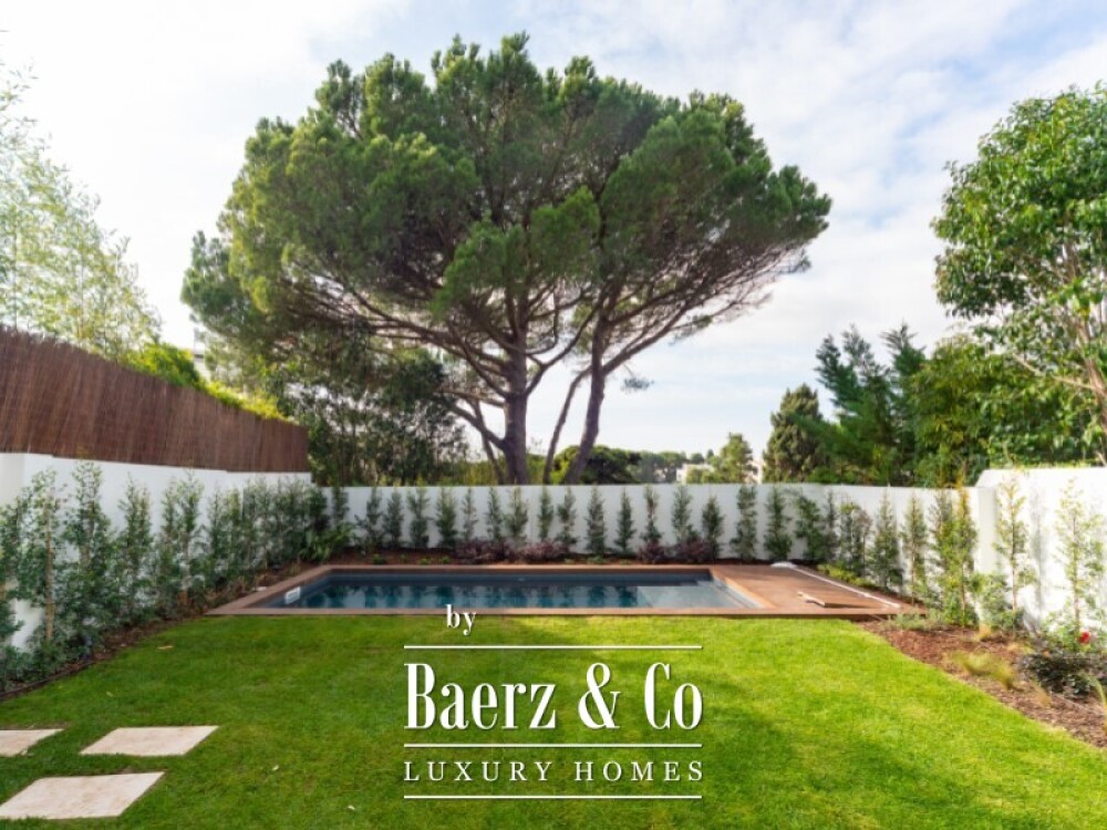 House T4 +1 in Monte Estoril image