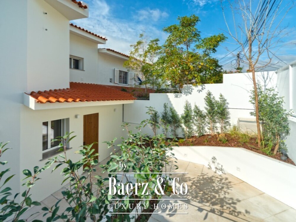 House T4 +1 in Monte Estoril image