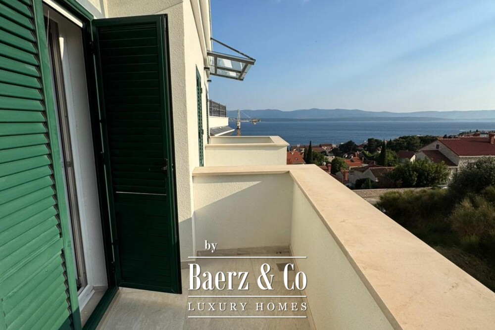 Brač, Bol, luxury penthouse in the town centre and building plot with building permit image