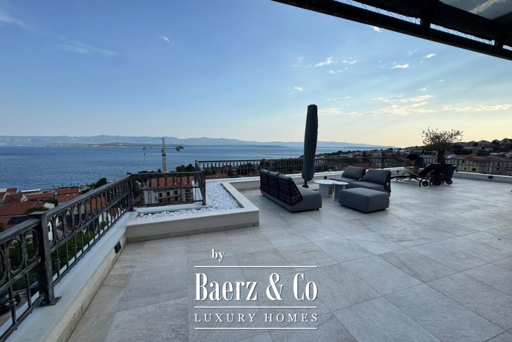 Brač, Bol, luxury penthouse in the town centre and building plot with building permit image