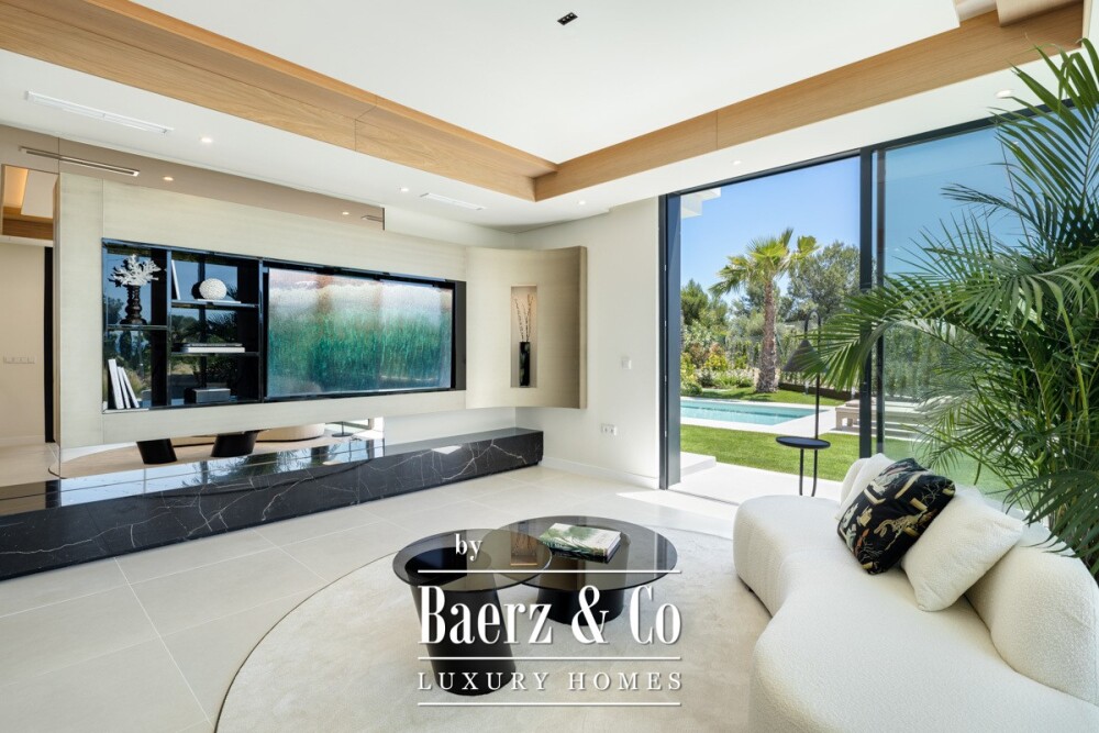 Villa - Marbella East - Ref: 8731 image