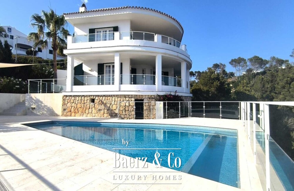 EXCLUSIVE MEDITERRANEAN VILLA WITH HEATED SWIMMING POOL, TOURIST LICENCE AND SPECTACULAR SEA VIEWS IN SANTO TOMÁS, MENORCA image