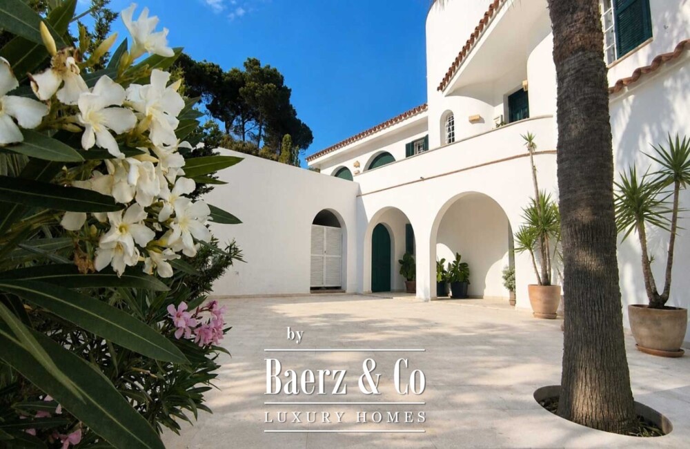 EXCLUSIVE MEDITERRANEAN VILLA WITH HEATED SWIMMING POOL, TOURIST LICENCE AND SPECTACULAR SEA VIEWS IN SANTO TOMÁS, MENORCA image