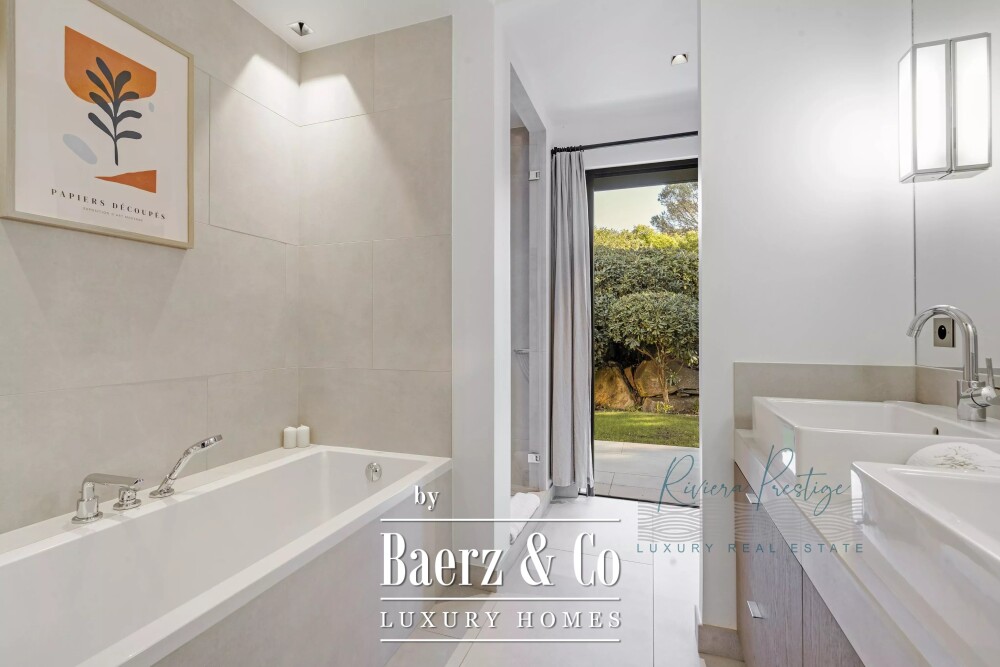 Mediterranean Villa Just 5 Minutes from the Heart of Saint-Tropez image