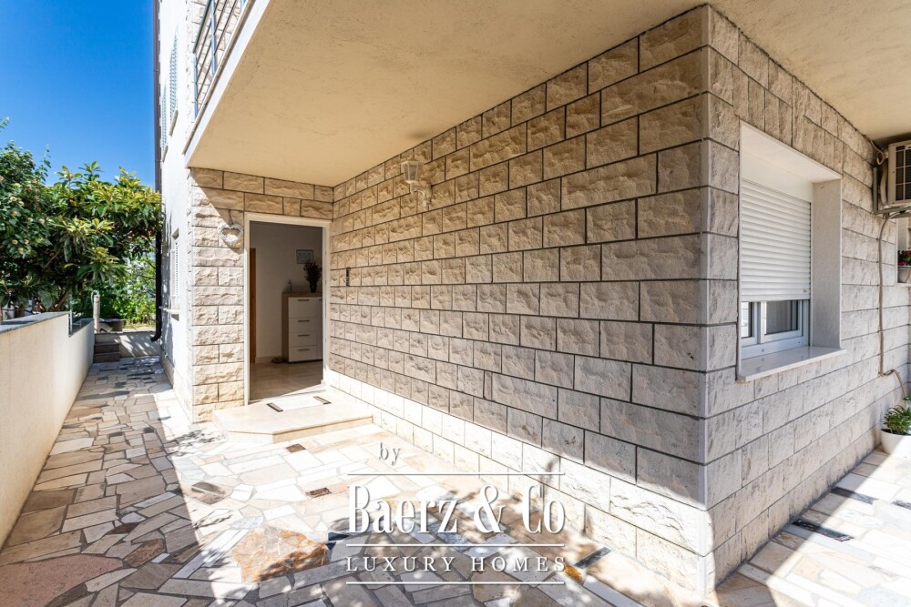 Split, Kamen, a multi-family house with a total gross area of 492 m² image