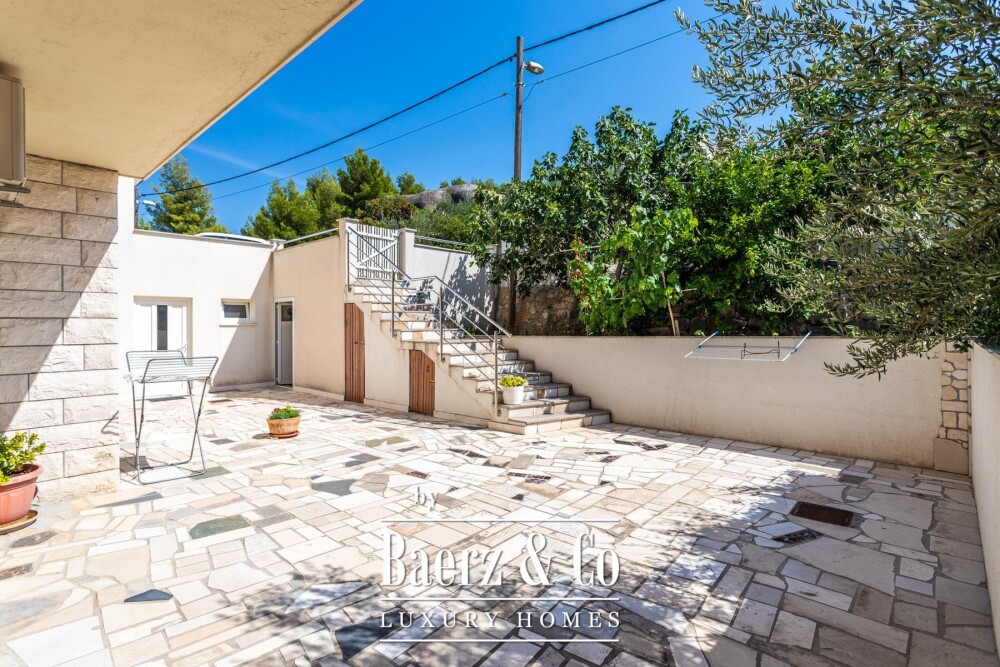 Split, Kamen, a multi-family house with a total gross area of 492 m² image