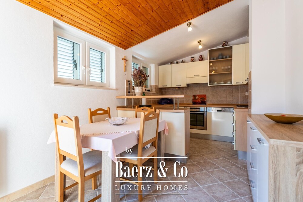 Split, Kamen, a multi-family house with a total gross area of 492 m² image