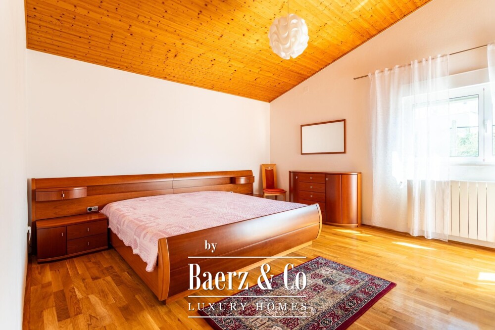 Split, Kamen, a multi-family house with a total gross area of 492 m² image