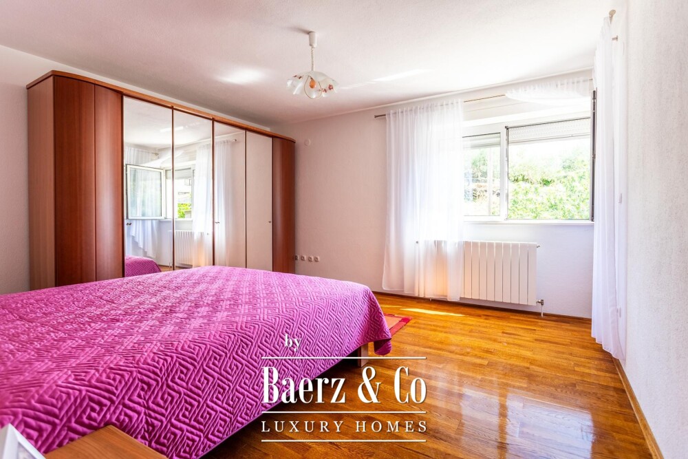 Split, Kamen, a multi-family house with a total gross area of 492 m² image