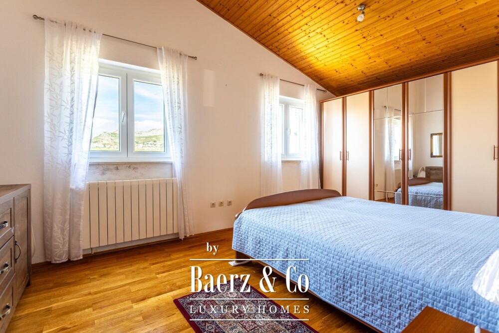 Split, Kamen, a multi-family house with a total gross area of 492 m² image