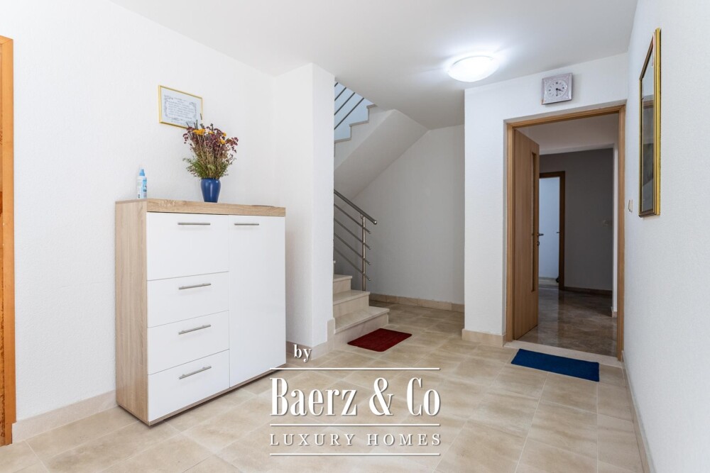 Split, Kamen, a multi-family house with a total gross area of 492 m² image