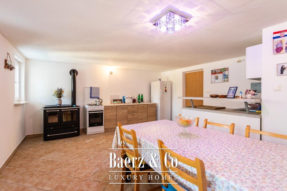 Split, Kamen, a multi-family house with a total gross area of 492 m² image