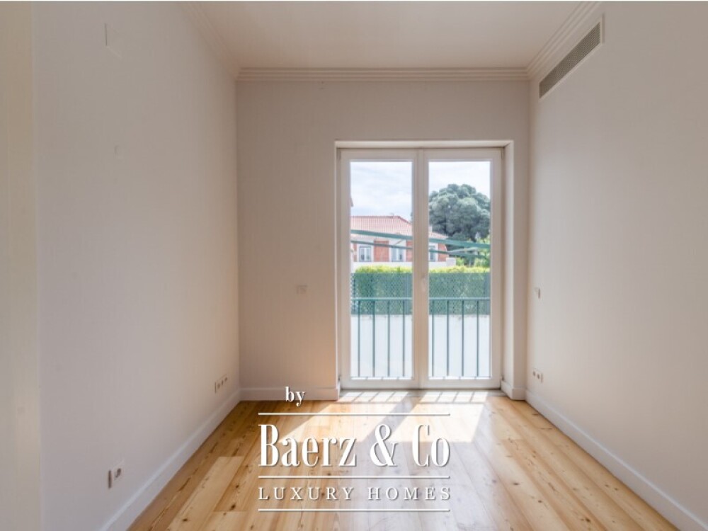 3-bedroom apartment with private parking, in a prime Chiado location image
