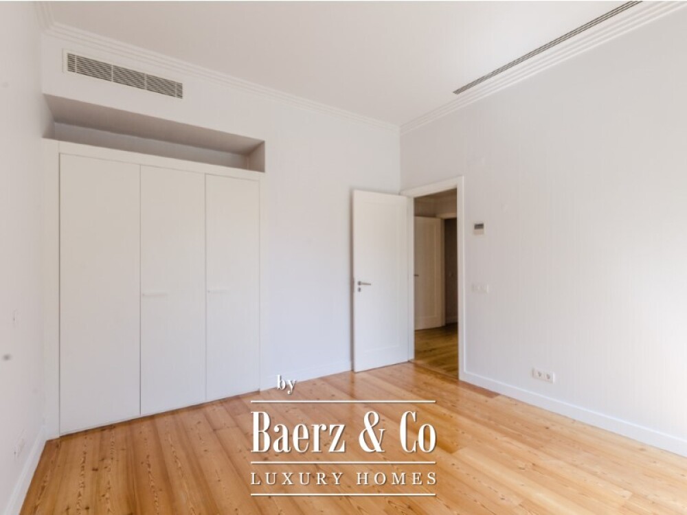 3-bedroom apartment with private parking, in a prime Chiado location image
