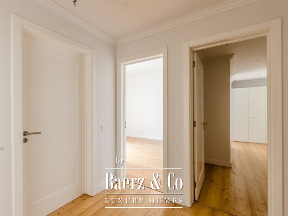 3-bedroom apartment with private parking, in a prime Chiado location image
