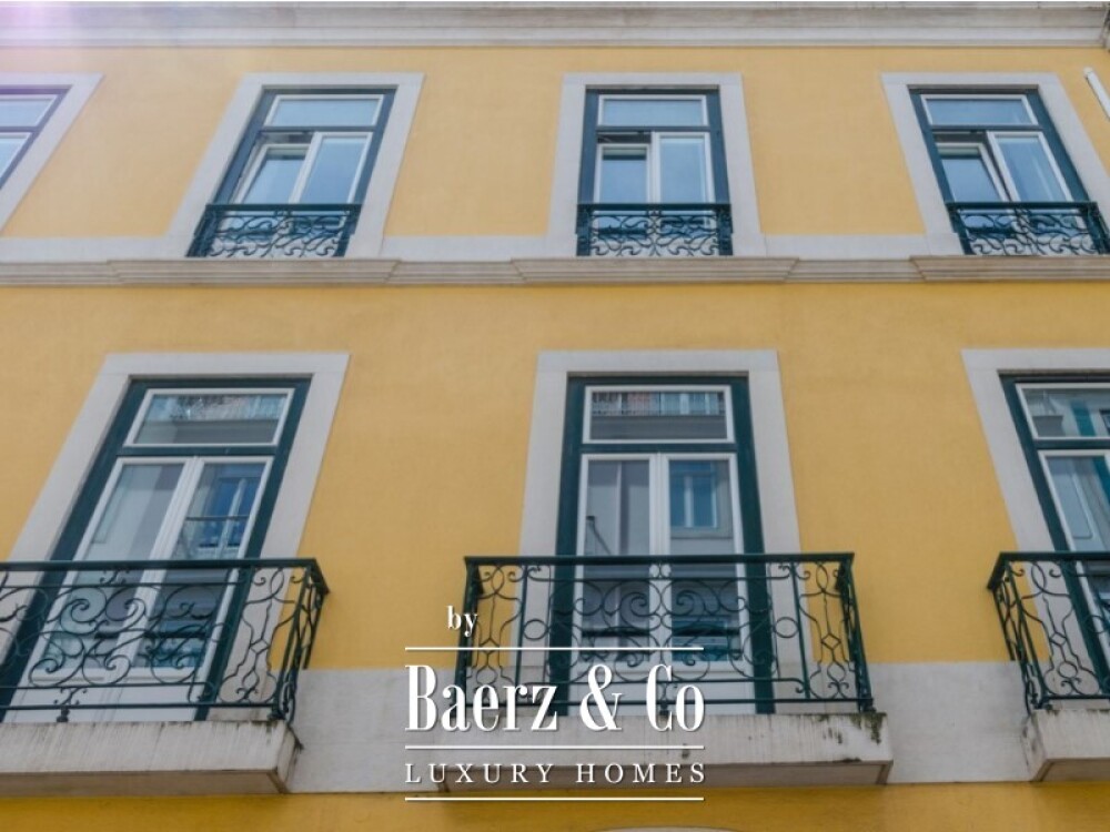 3-bedroom apartment with private parking, in a prime Chiado location image