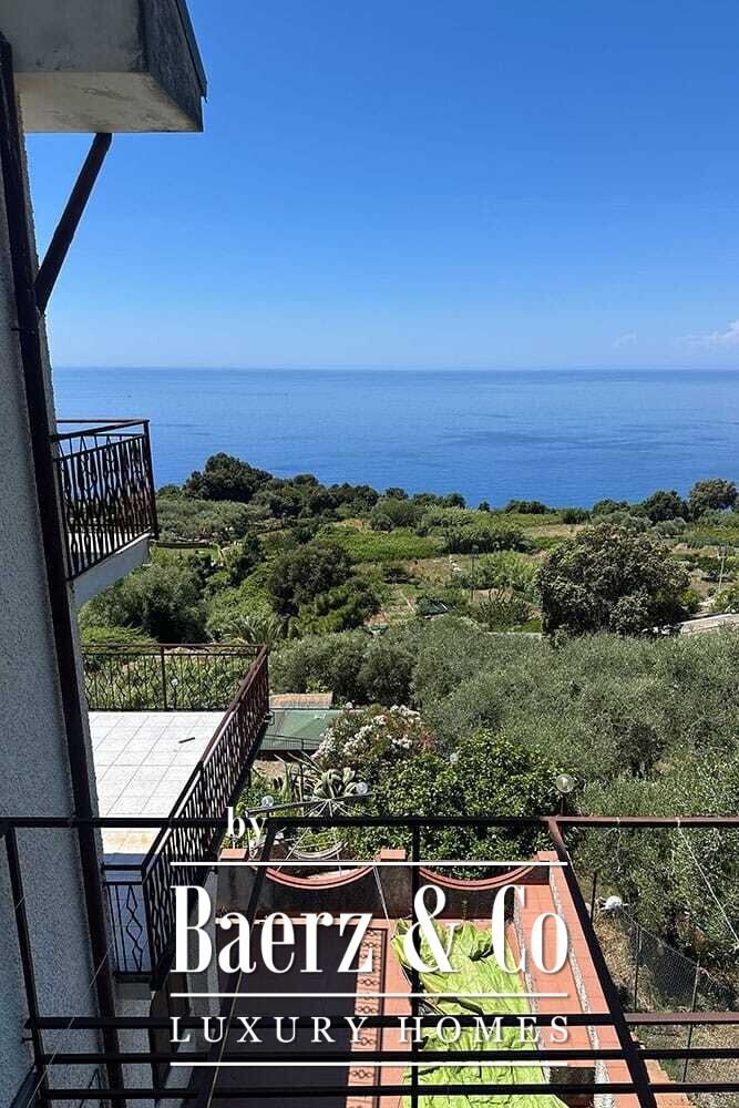 Villa for sale 246 m² image