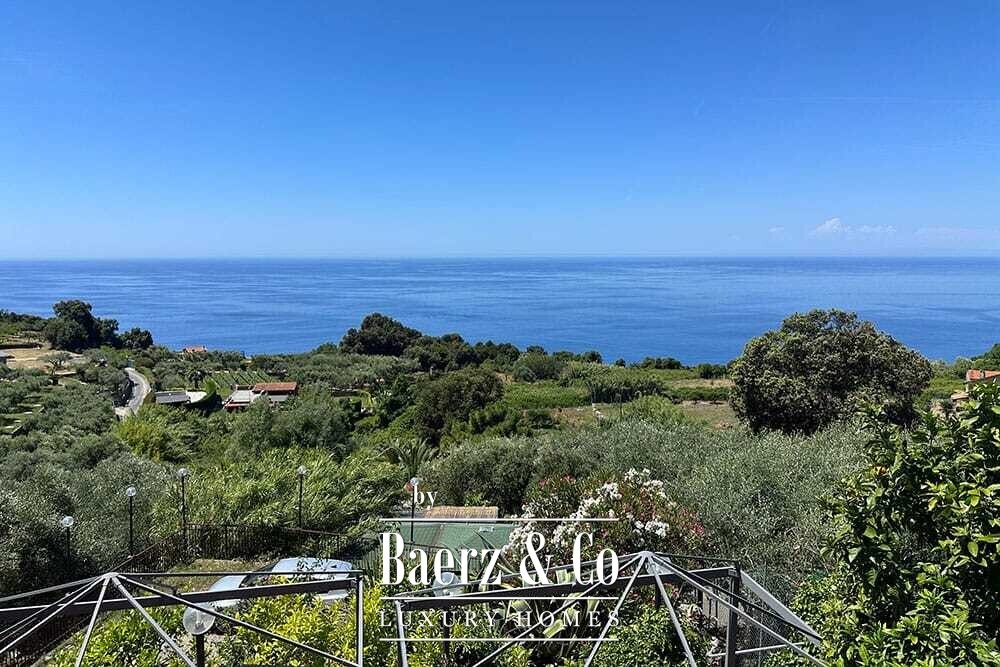 Villa for sale 246 m² image