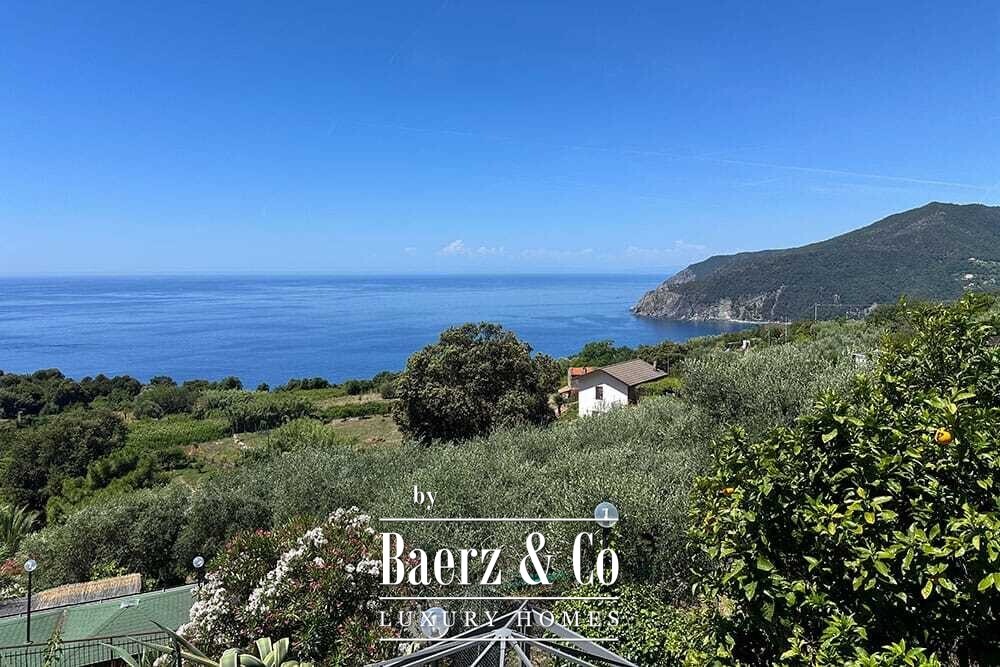 Villa for sale 246 m² image