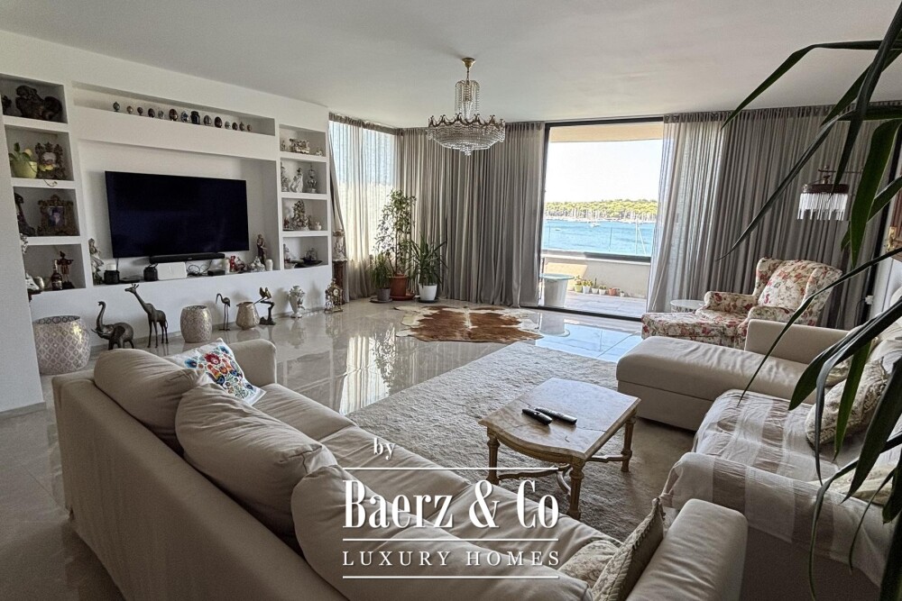 Medulin, Pješčana Uvala, exclusive penthouse first row to the sea image