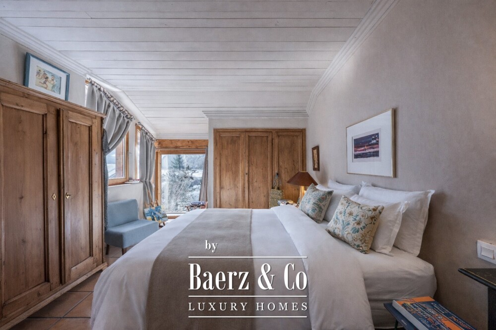 An exceptional chalet facing the mountain peaks image