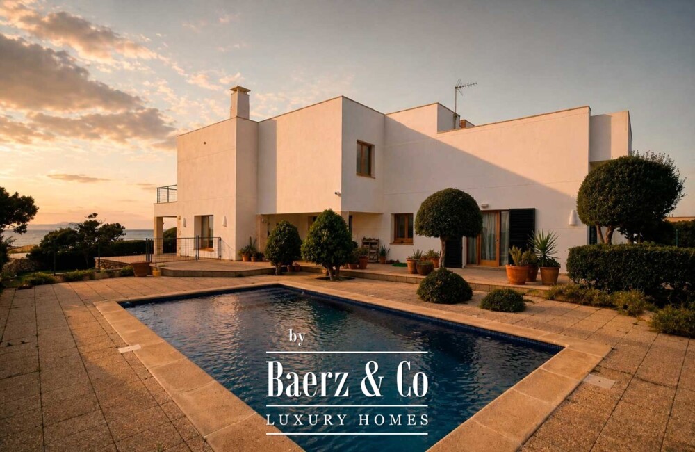 SEAFRONT VILLA IN CIUTADELLA, MENORCA, WITH PRIVATE POOL AND EXPANSION POTENTIAL image