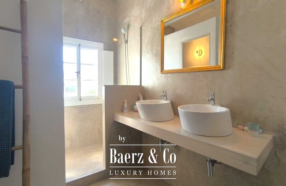 RENOVATED MENORCAN HOUSE FOR SALE IN THE HISTORIC OLD TOWN OF CIUTADELLA, MENORCA – COURTYARD WITH SWIMMING POOL, 4 EN-SUITE BEDROOMS AND ORIGINAL ARCHITECTURAL FEATURES image