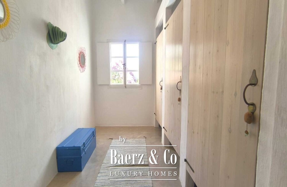 RENOVATED MENORCAN HOUSE FOR SALE IN THE HISTORIC OLD TOWN OF CIUTADELLA, MENORCA – COURTYARD WITH SWIMMING POOL, 4 EN-SUITE BEDROOMS AND ORIGINAL ARCHITECTURAL FEATURES image