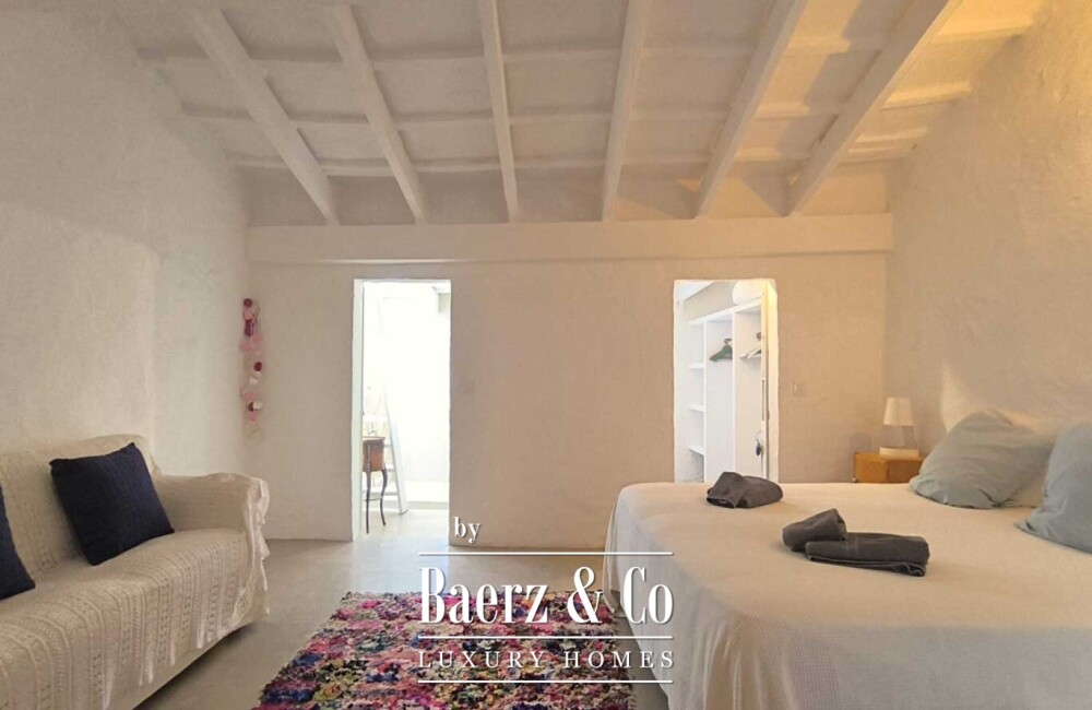 RENOVATED MENORCAN HOUSE FOR SALE IN THE HISTORIC OLD TOWN OF CIUTADELLA, MENORCA – COURTYARD WITH SWIMMING POOL, 4 EN-SUITE BEDROOMS AND ORIGINAL ARCHITECTURAL FEATURES image