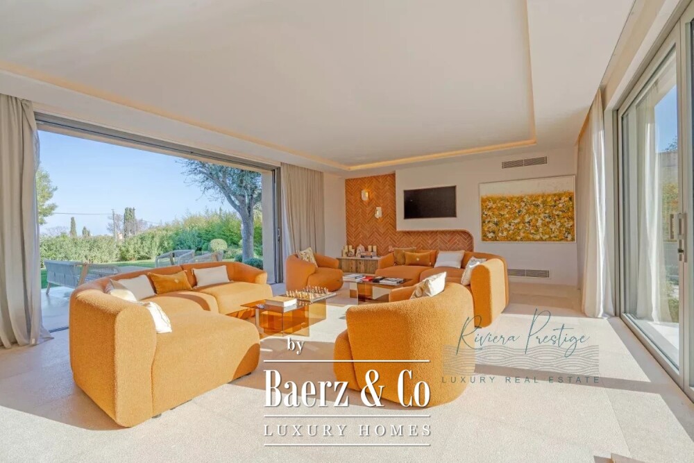 Saint-Tropez – Villa with Sea and Village Views image
