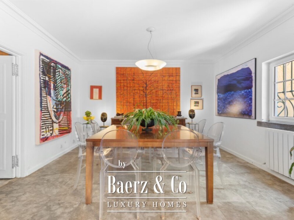 Charming Five-Bedroom Villa with Garage in the Historic Centre of Cascais image